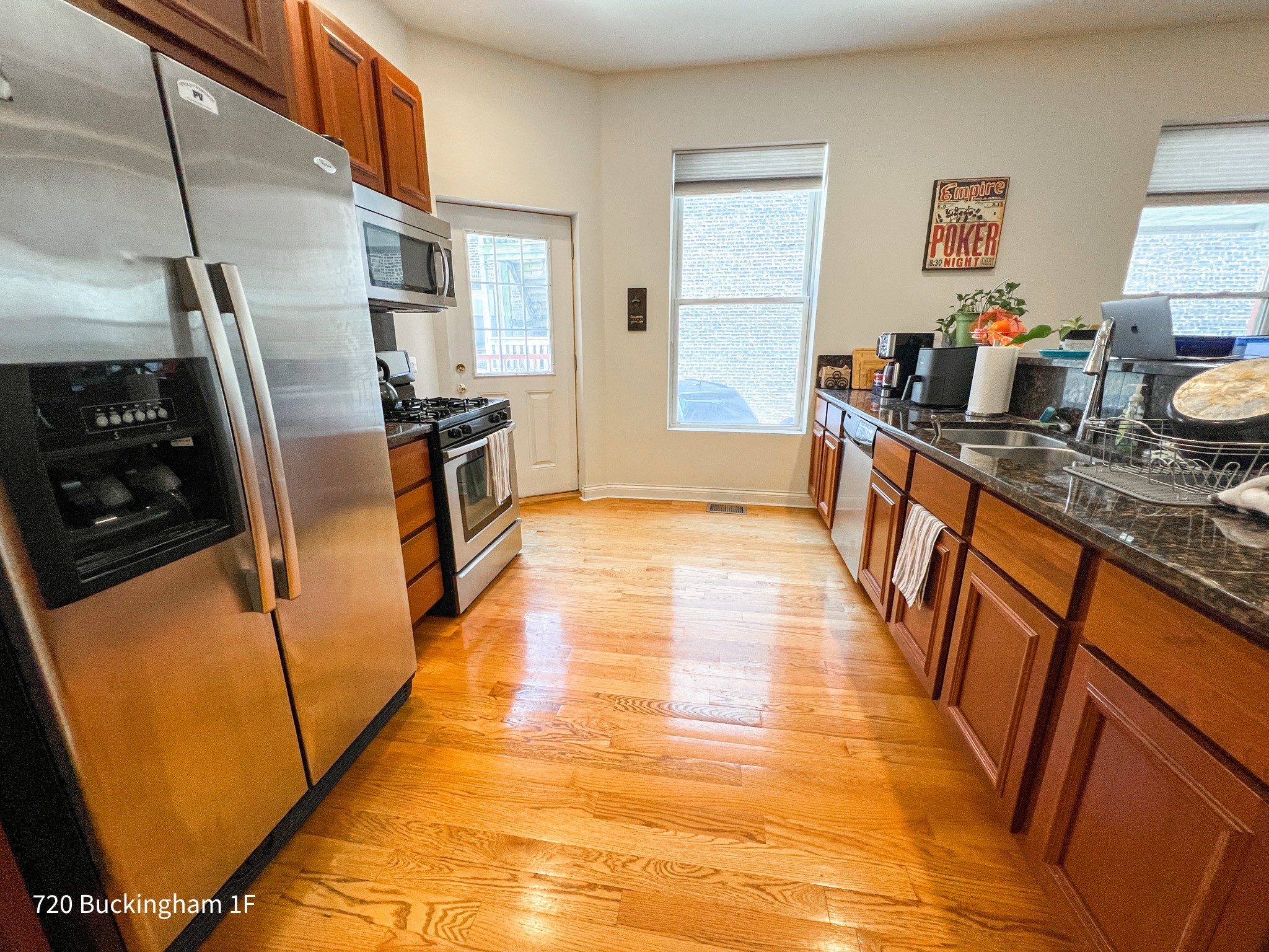 718-20 W Buckingham Pl 718-20 W Buckingham Pl., Chicago, IL 60657 - Leasing by Cross Street